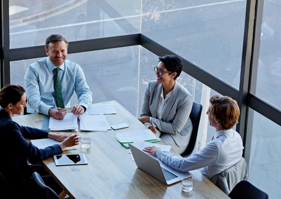0001_meeting-angle-by-window-1600x900_1639040306-e9d1566218227c407a4528c85ea28754.jpg